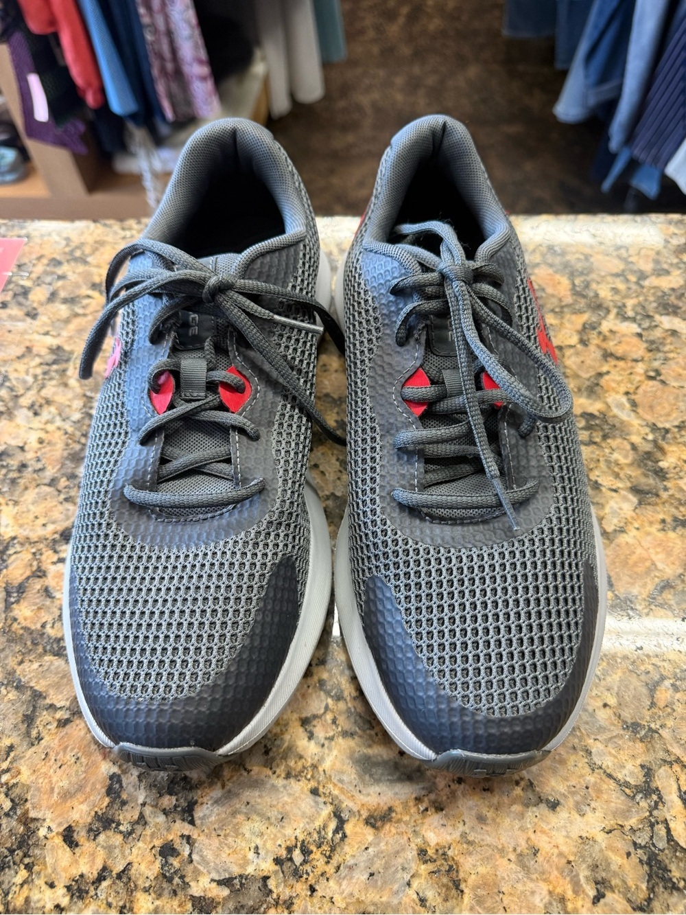 Under Armour Surge Running Shoes Gray Red Men’s 9.5 Athletic Sneakers
